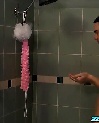 Young hottie Zack Randall showers before emptying his balls
