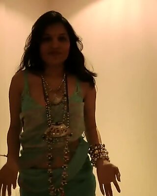 Indisk erotisk dansevideo af desi tøs kavya sharma