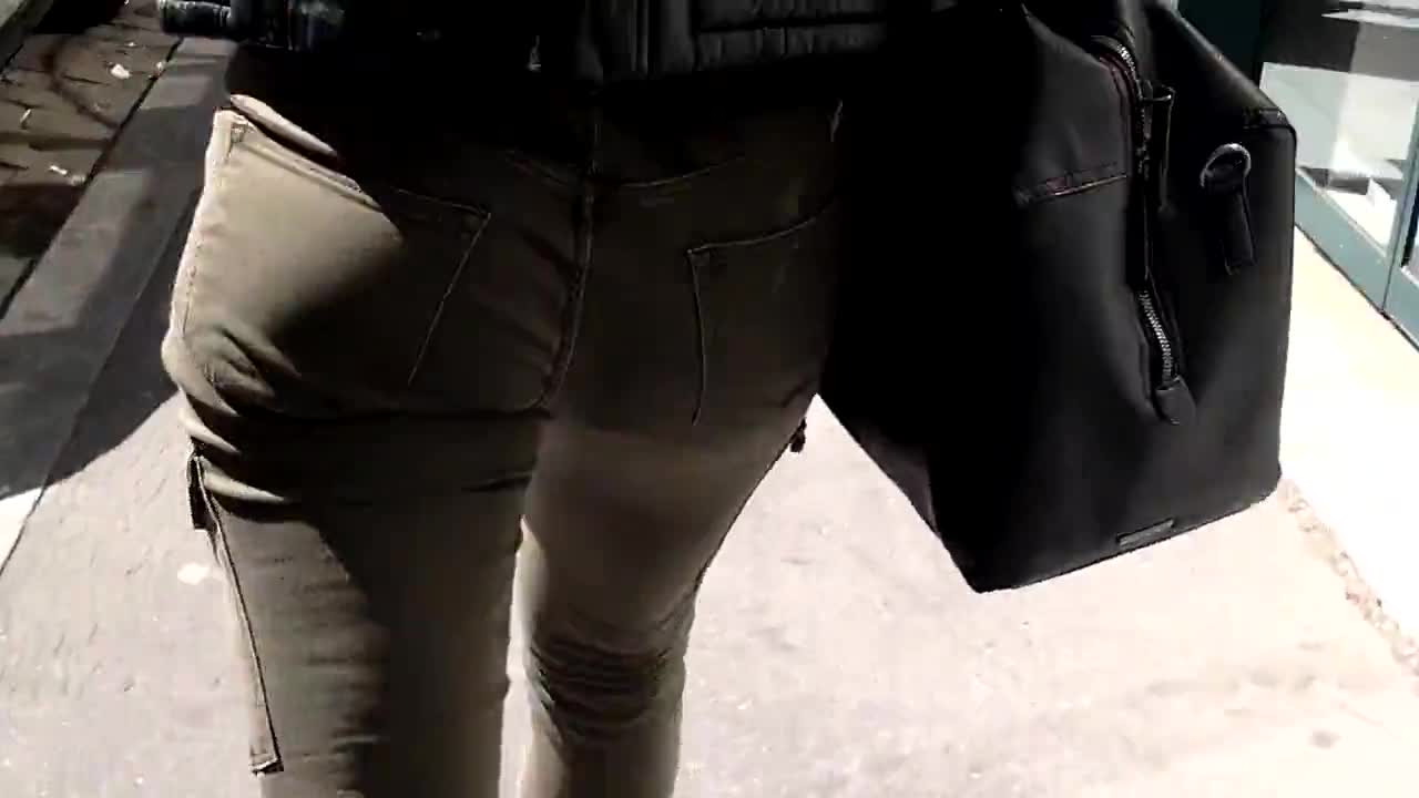 Nice ass, candid