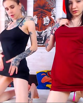 Deux lesbiennes amateurs brune avec des séparations de Gros sur webcam