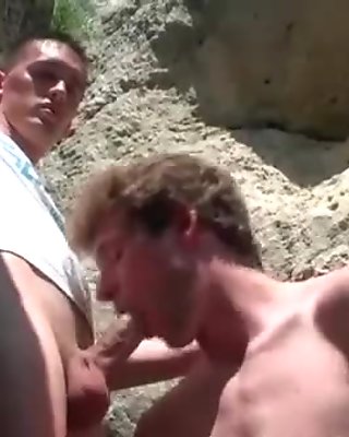 French amateur hunk blows his load