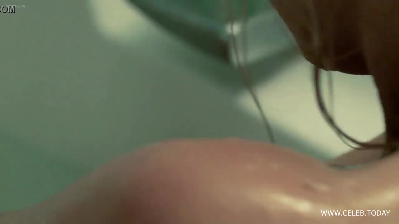 Ludivine Sagnier &_ Diane Kruger - 1080P - Pieds nus sur les limaces WM