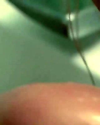 Ludivine Sagnier &amp_ Diane Kruger - 1080P - Pieds nus sur les limaces WM