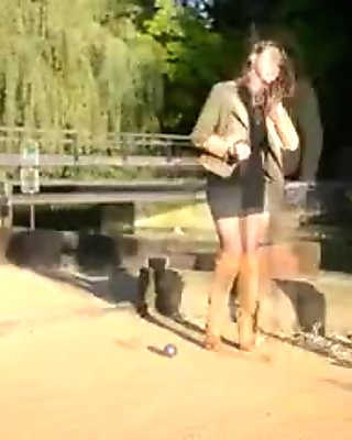 2 gitárjátékkal játszó sluts: bootfetish & szoknyavadászat