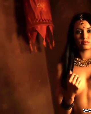 Bollywood Güzel Kadın Bae, Asya'da Çıplak